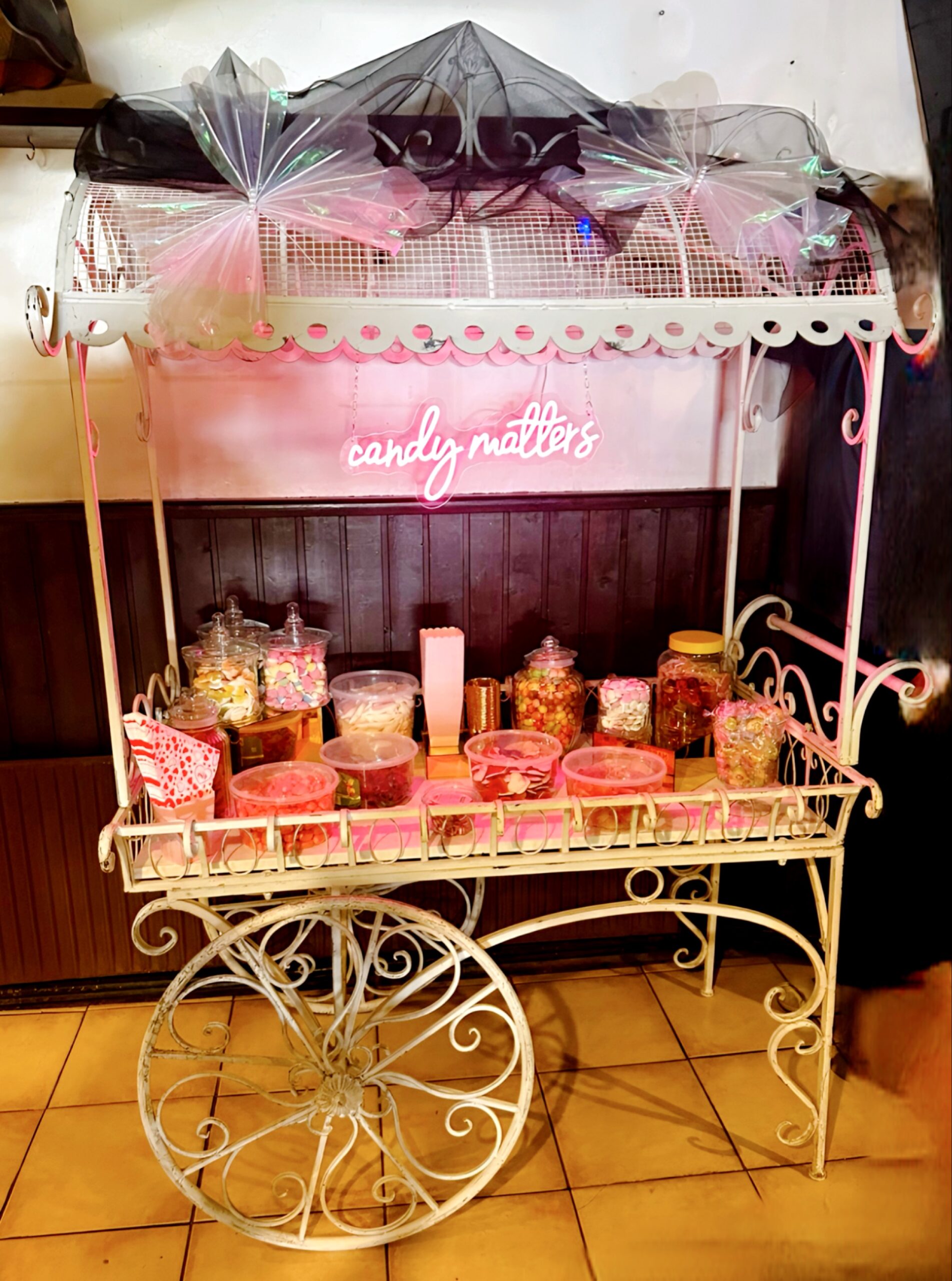Candy Bar 'Elegance' im Paket Candy Bar 'Elegance' im Paket mit Zubehör und Dekorationen.