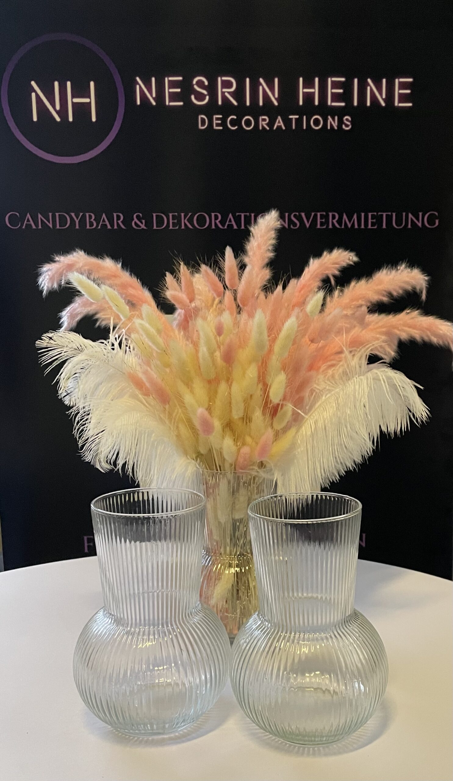 Candy Bar 'Elegance' im Paket mit Zubehör und Dekorationen.